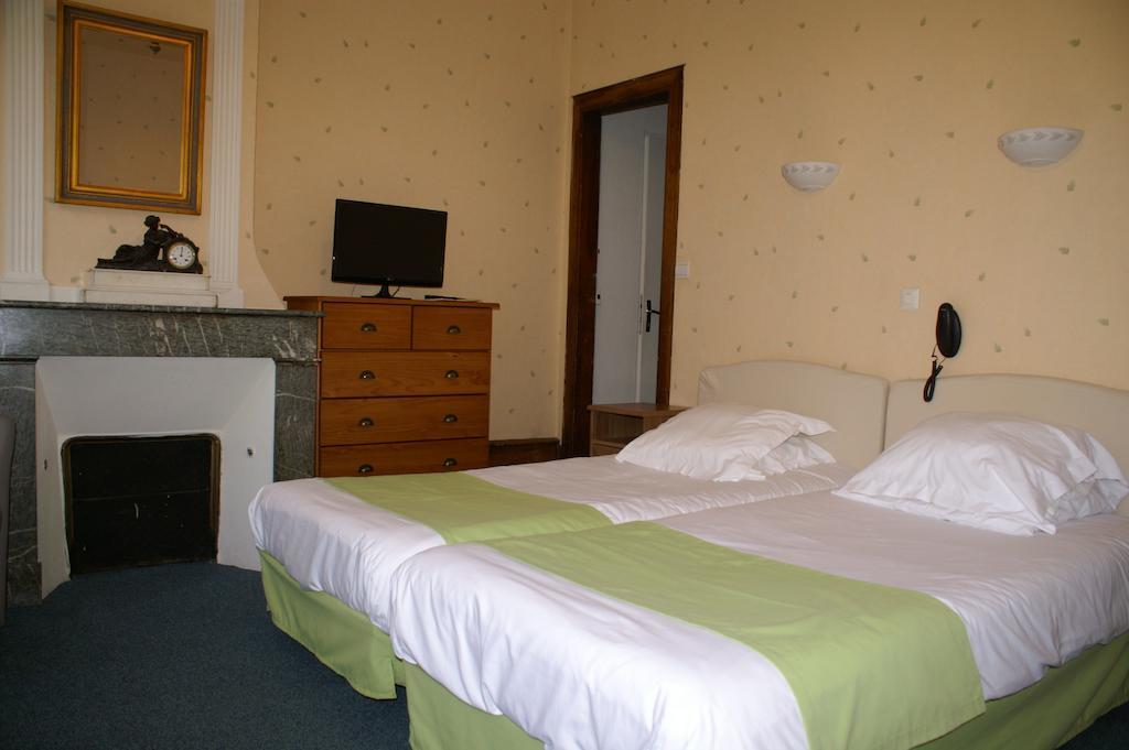 Hotel Celeste Bagneres-de-Luchon Phòng bức ảnh