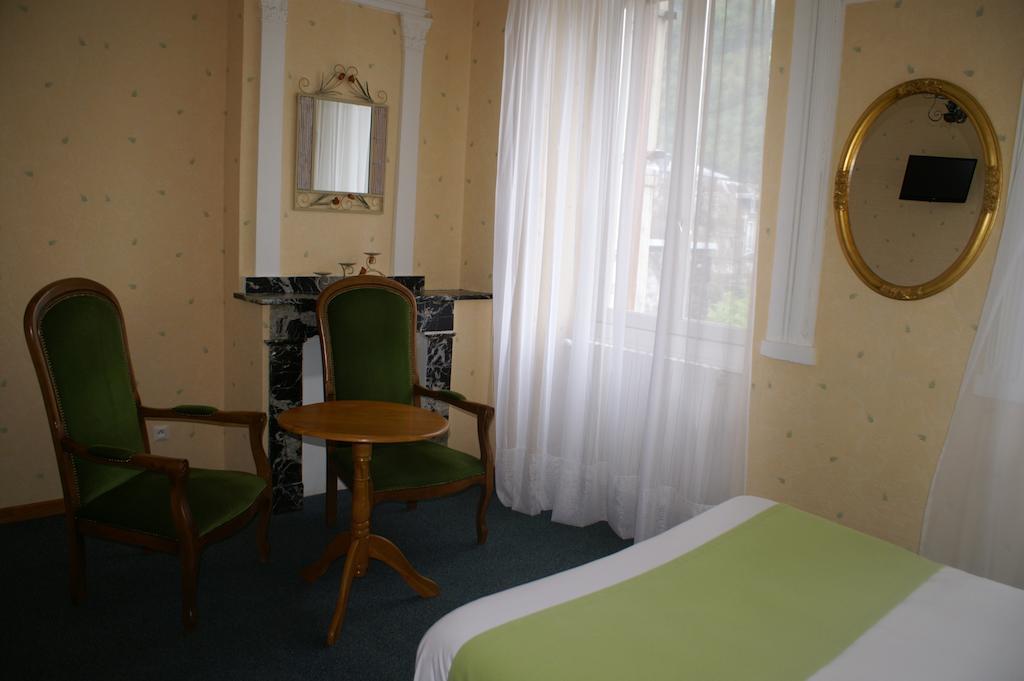 Hotel Celeste Bagneres-de-Luchon Phòng bức ảnh