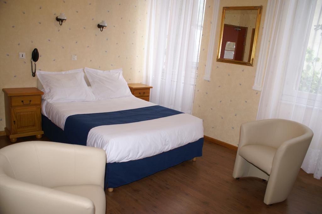 Hotel Celeste Bagneres-de-Luchon Phòng bức ảnh