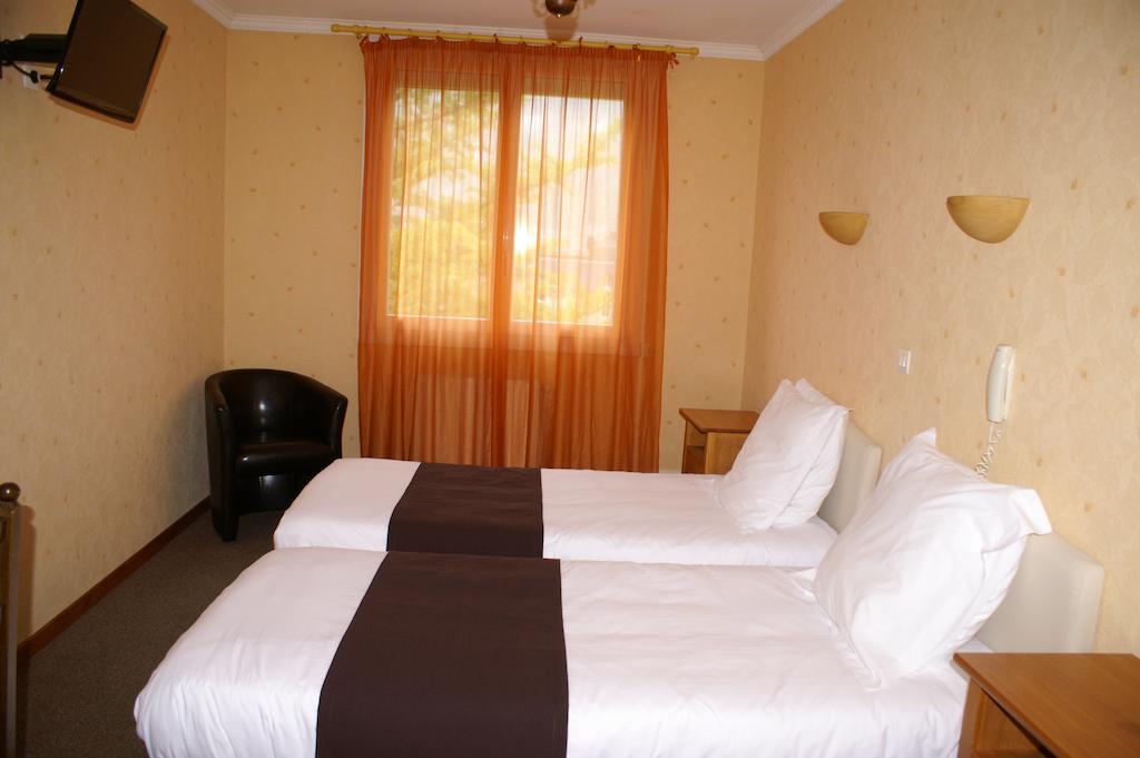 Hotel Celeste Bagneres-de-Luchon Phòng bức ảnh